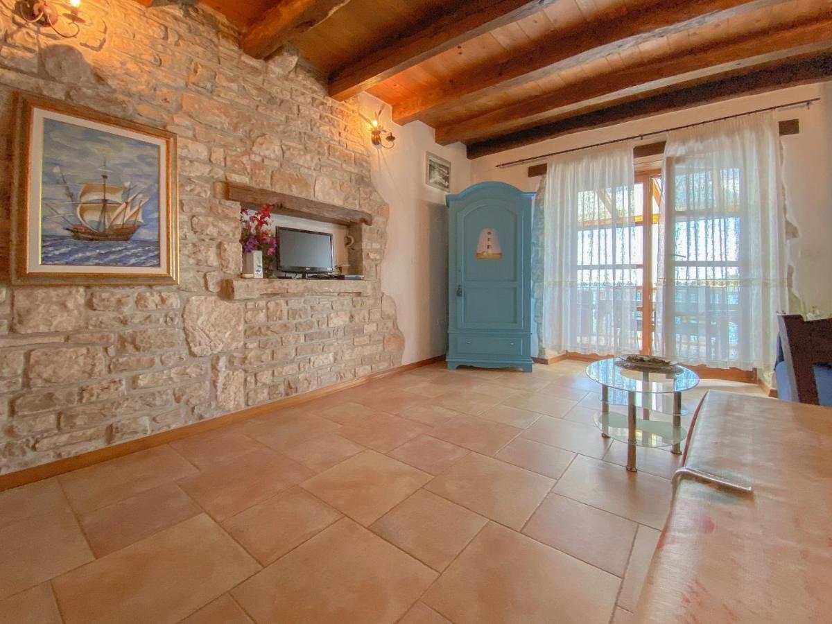 Apartment Laura Novigrad  ภายนอก รูปภาพ